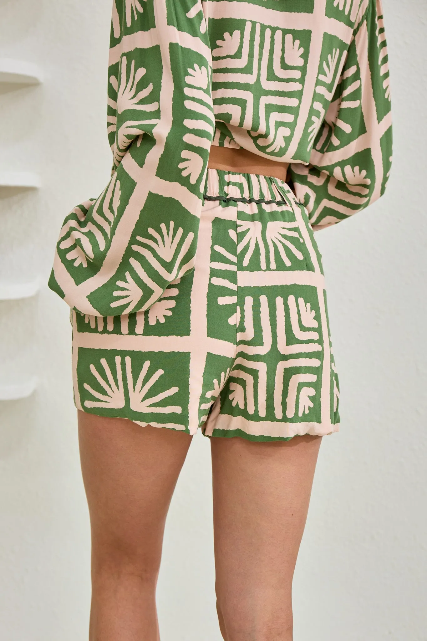 Ardenia Green Abstract Contrast Detail Shorts